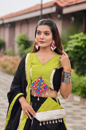 Gamthi work choli with kodi lace – close-up