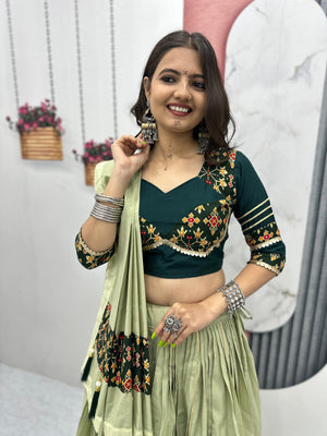 Dupatta with ribbon and lace border