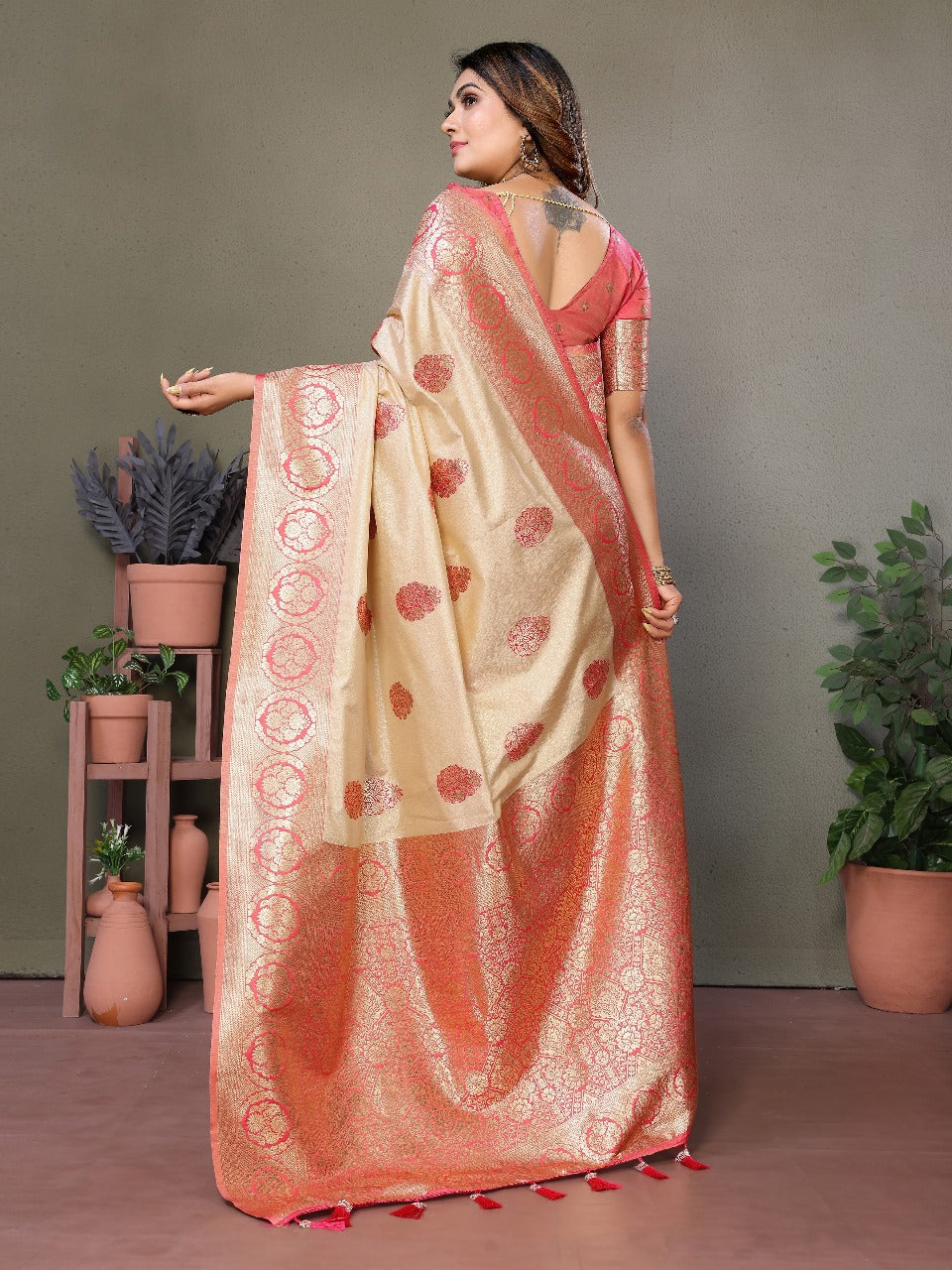 vastralyn viscose saree