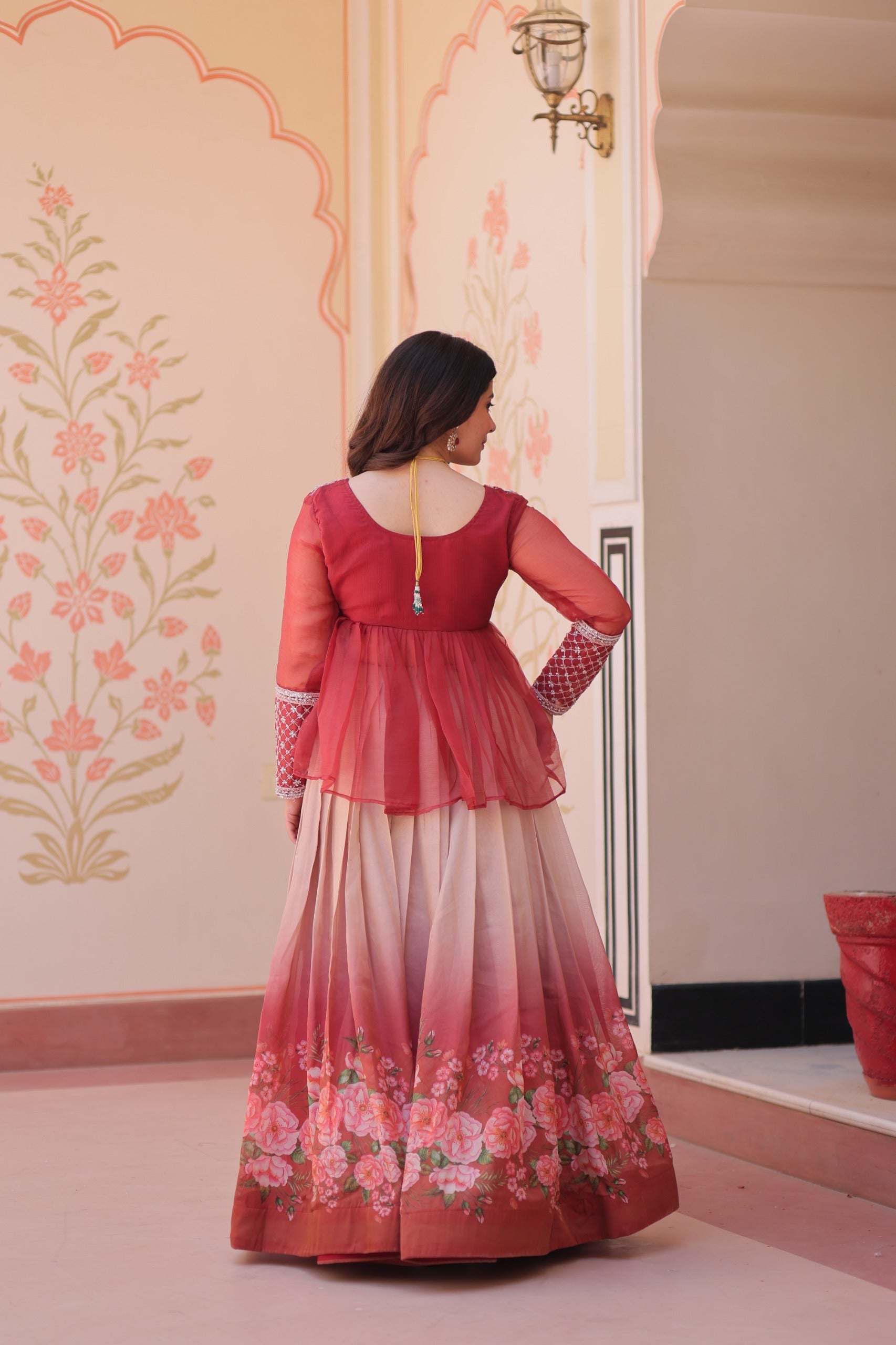 Full-stitched lehenga with chain closure
