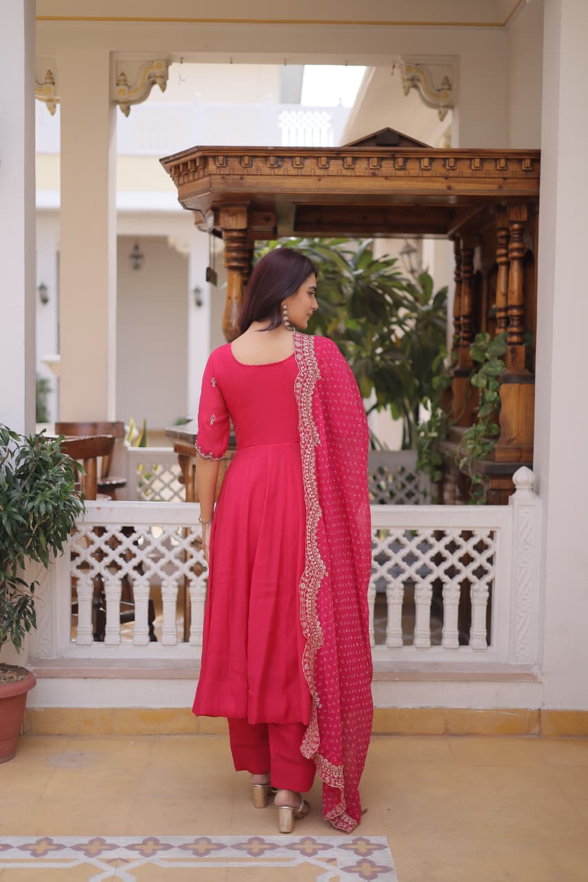 Traditional Indian kurti set with zari and sequins dupatta design