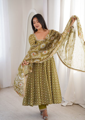 Women's ethnic gown with dupatta