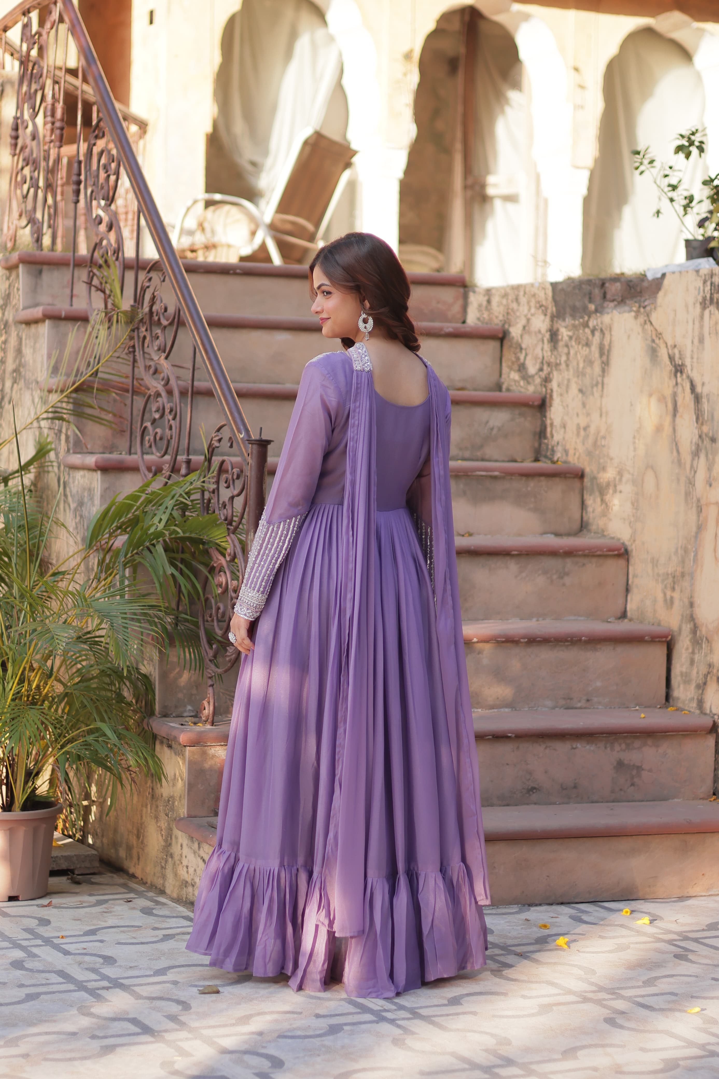gown with pan neck