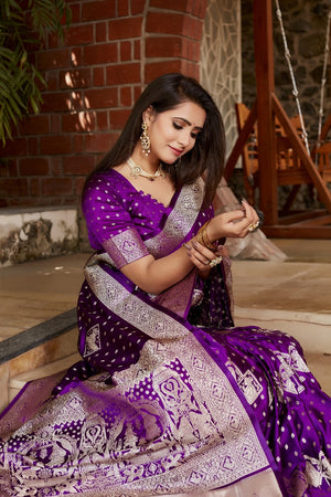 weaving butta saree