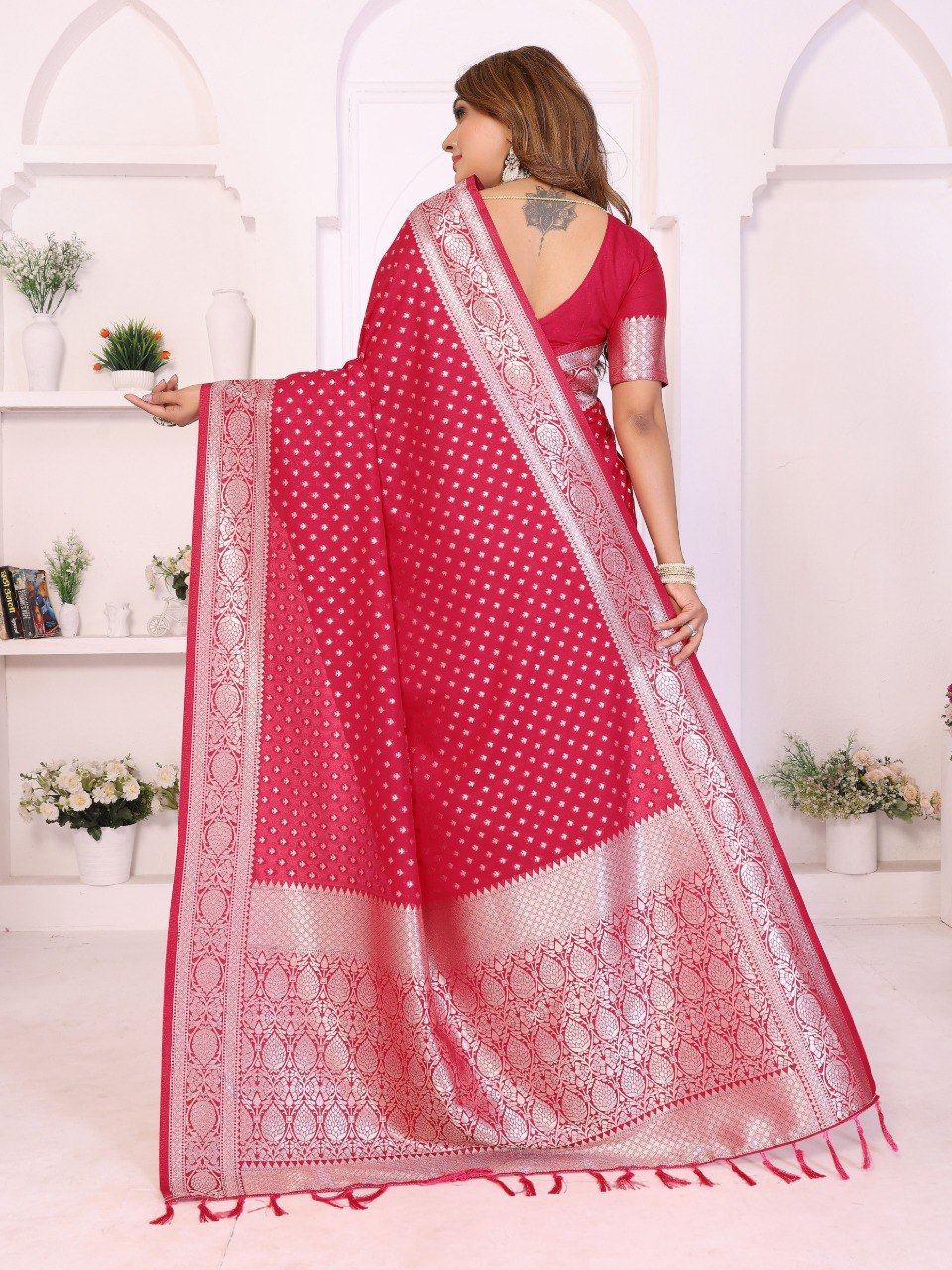 Elegant red saree with pallu